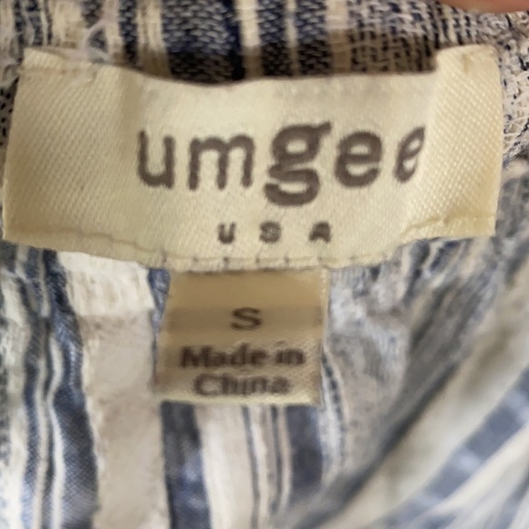 Umgee bell flutter sleeve top with lace accent, S - Picture 2 of 9